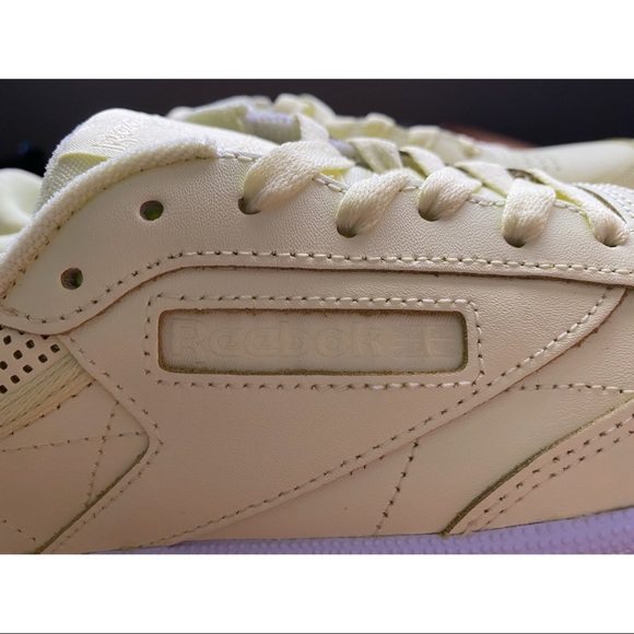 NWOT Reebok Club C 85 Women’s Sneakers Lemon Glow - Picture 5 of 10